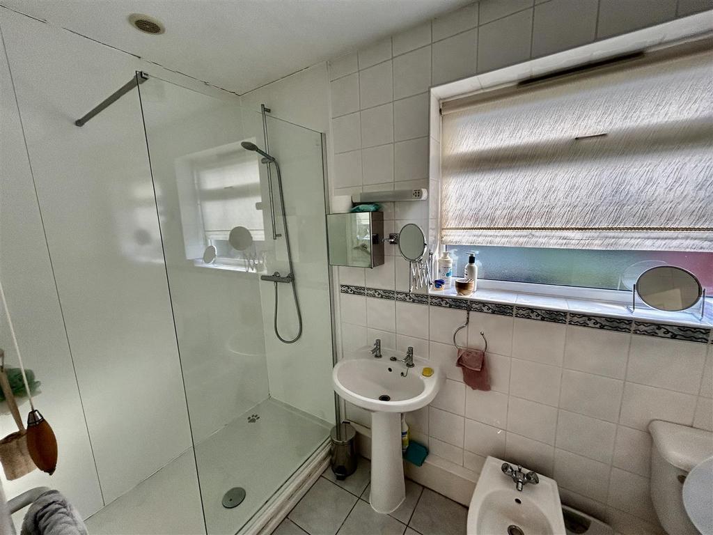 Ensuite.JPG