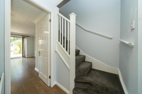 2 bedroom terraced house to rent, Thorne Close, Boxmoor, Hertfordshire, HP1 1LY