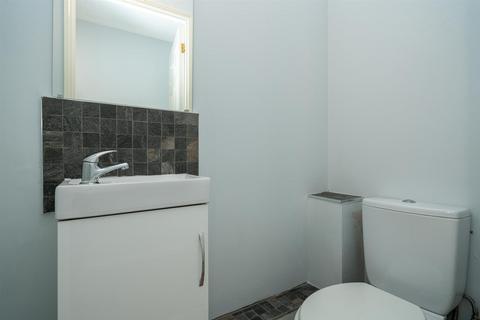 2 bedroom terraced house to rent, Thorne Close, Boxmoor, Hertfordshire, HP1 1LY