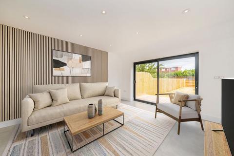3 bedroom semi-detached house to rent, Tolworth Road, Surbiton KT6