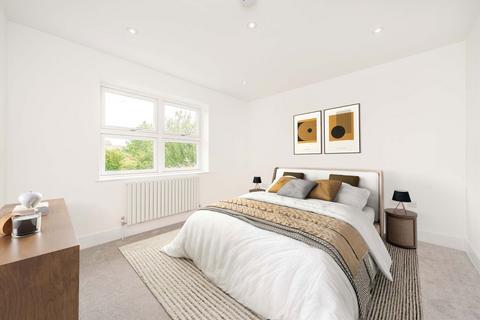 3 bedroom semi-detached house to rent, Tolworth Road, Surbiton KT6