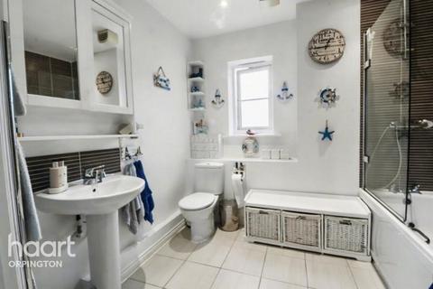 2 bedroom flat for sale, Waratah Drive, CHISLEHURST