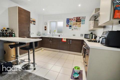 2 bedroom flat for sale, Waratah Drive, CHISLEHURST