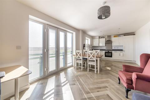 2 bedroom apartment to rent, Elmwood Park Court, Newcastle Upon Tyne