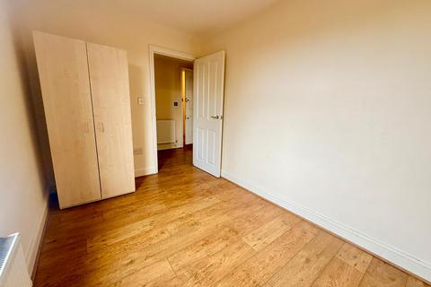 2 bedroom flat to rent, Hainault Road, London E11