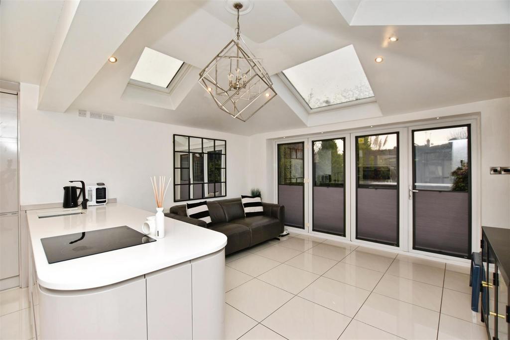 Open Plan Kitchen to Family Area