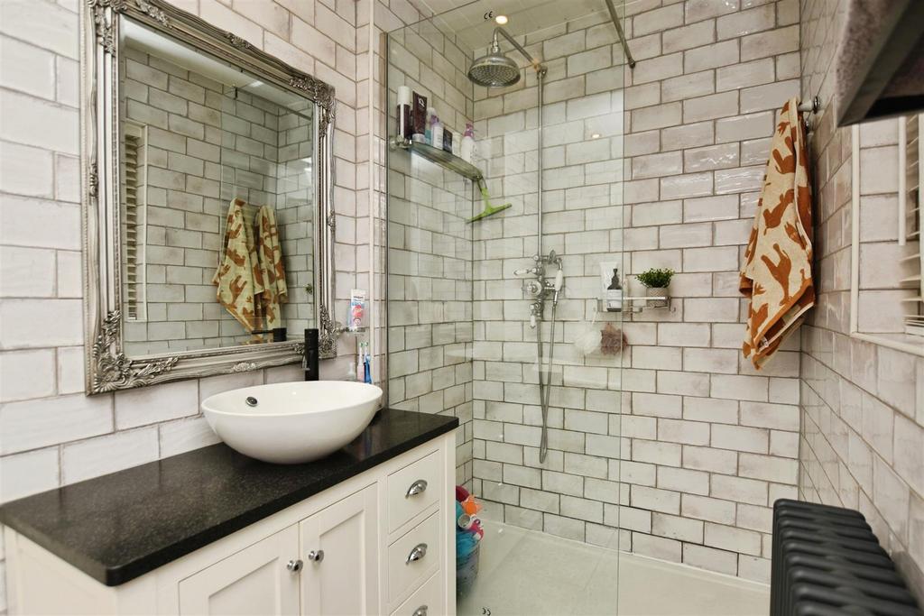 82f1b3e6-bath 20shower.JPG