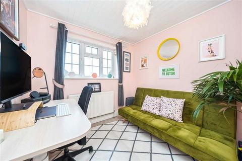 3 bedroom house to rent, Alnwick Road, London SE12