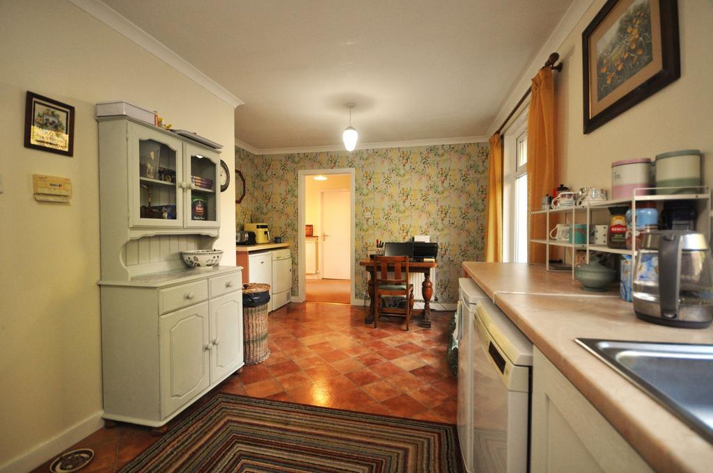 Dining kitchen
