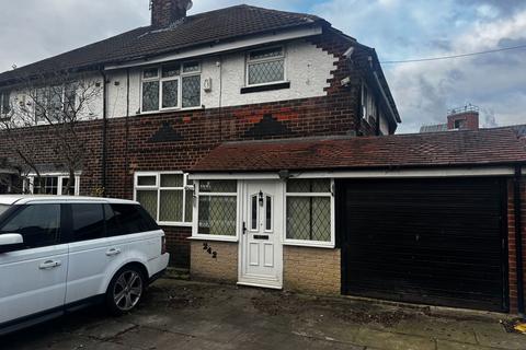 3 bedroom semi-detached house for sale - Park Road, Manchester M32