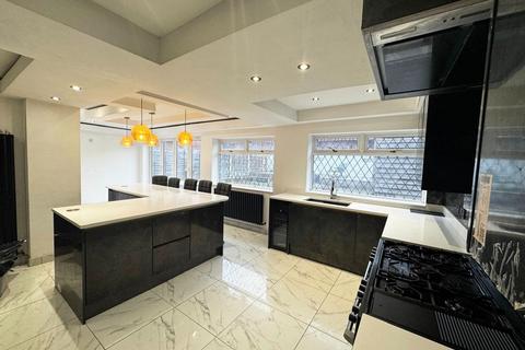 3 bedroom semi-detached house for sale, Park Road, Manchester M32