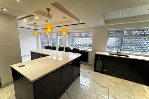 3 bedroom semi-detached house for sale, Park Road, Manchester M32