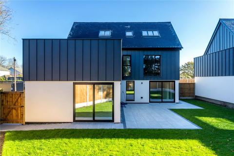 undefined, Kingfield Green, Woking, Surrey, GU22