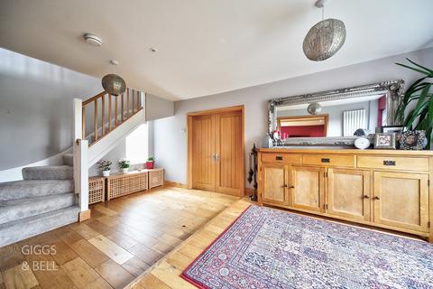 4 bedroom detached house for sale, Old Bedford Road, Luton, Bedfordshire, LU2
