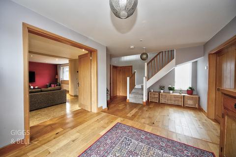 4 bedroom detached house for sale, Old Bedford Road, Luton, Bedfordshire, LU2