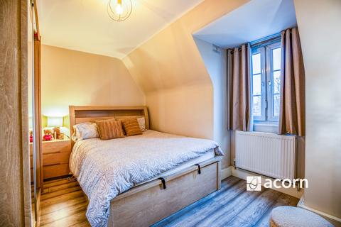 2 bedroom flat to rent, Peckham Road London SE5