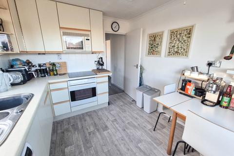 2 bedroom flat for sale, Regis Court, Bognor Regis