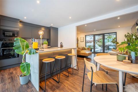 3 bedroom detached house for sale, Fraser Avenue, Wolfhill, Perth