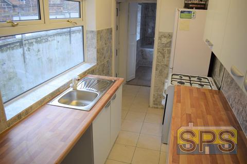 2 bedroom terraced house to rent, Darnley Street, Stoke-on-Trent ST4