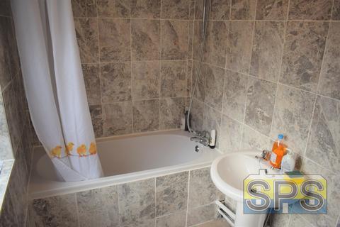 2 bedroom terraced house to rent, Darnley Street, Stoke-on-Trent ST4