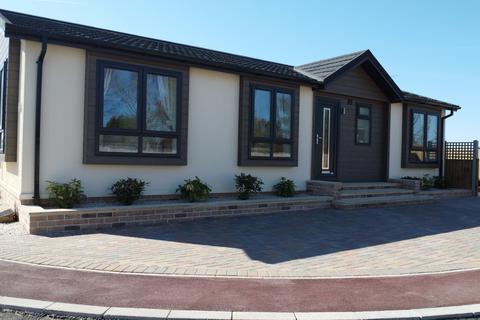 2 bedroom park home for sale, Clacton-on-Sea, Essex, CO16