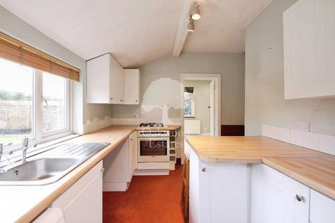 3 bedroom bungalow to rent, Langley Park Road, Iver SL0
