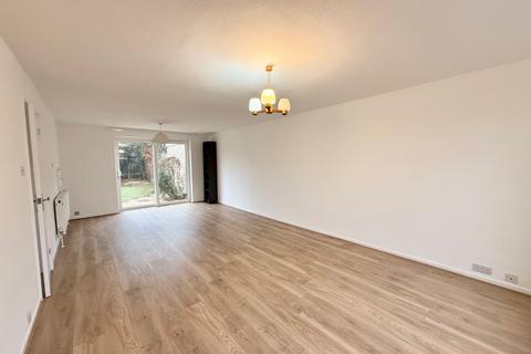 4 bedroom detached house to rent, Mead Close, Egham, Surrey, TW20
