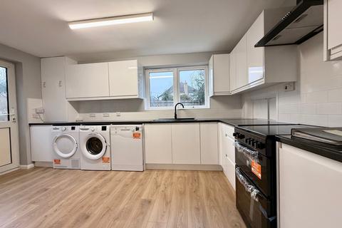 4 bedroom detached house to rent, Mead Close, Egham, Surrey, TW20