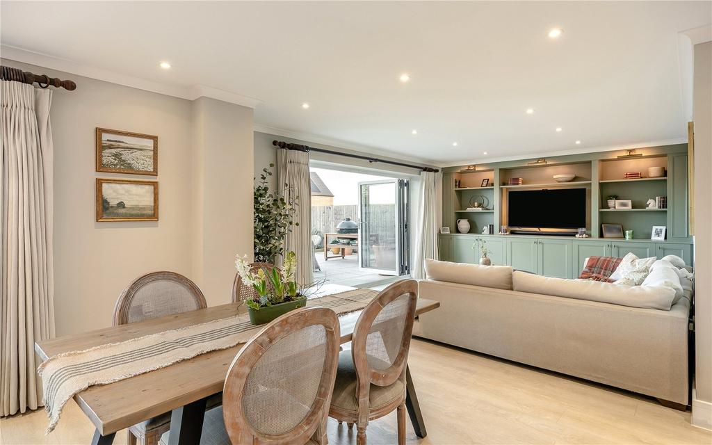 Kitchen/ Dining Area