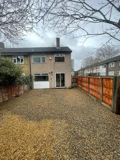 3 bedroom house to rent, Boxgrove Road, London SE2