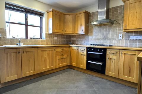 3 bedroom detached house to rent, Salop Mews, Overton-on-Dee.