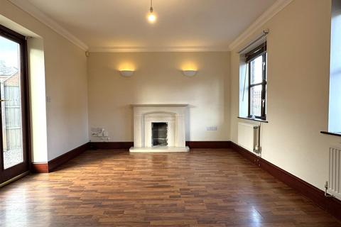 3 bedroom detached house to rent, Salop Mews, Overton-on-Dee.