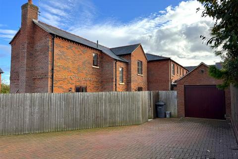 3 bedroom detached house to rent, Salop Mews, Overton-on-Dee.
