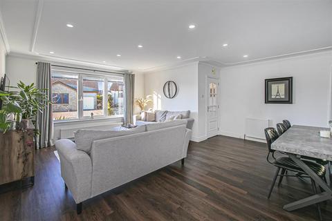 4 bedroom detached bungalow for sale, 16 Bridges View, Dunfermline