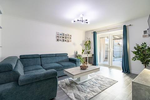 3 bedroom terraced house to rent, Sandpiper Way