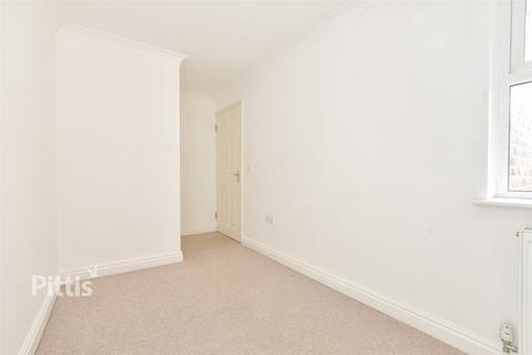 2 bedroom flat to rent, Mill Hill Road Cowes PO31