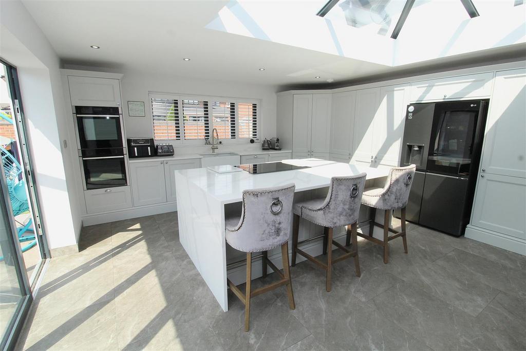 Kitchen4.JPG