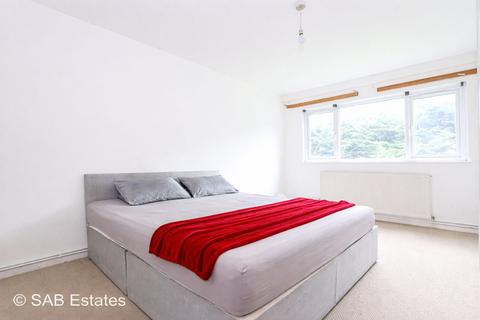 2 bedroom flat to rent, Byron Way, Northolt, UB5