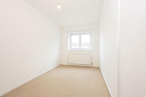 2 bedroom flat to rent, Byron Way, Northolt, UB5