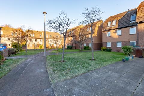 2/4 Ettrickdale Place, Stockbridge, Edinburgh, EH3 5JN