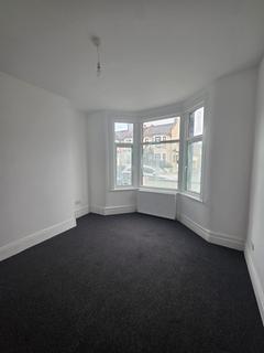 3 bedroom terraced house to rent, Highbury Gardens, Ilford, Essex