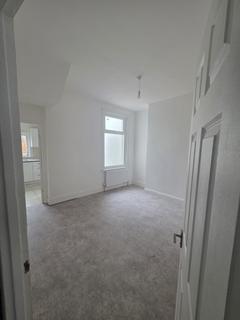 3 bedroom terraced house to rent, Highbury Gardens, Ilford, Essex