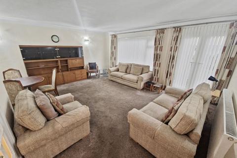 2 bedroom flat to rent, Bury New Road, Park Lane Court Bury New Road, M7