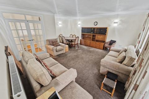 2 bedroom flat to rent, Bury New Road, Park Lane Court Bury New Road, M7