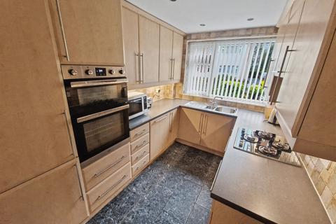 2 bedroom flat to rent, Bury New Road, Park Lane Court Bury New Road, M7