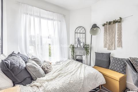 4 bedroom house to rent, Gassiot Road, London, SW17