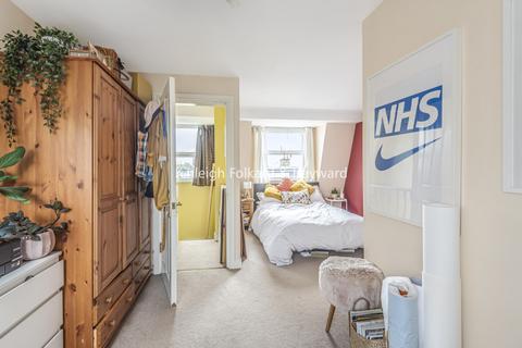 4 bedroom house to rent, Gassiot Road, London, SW17