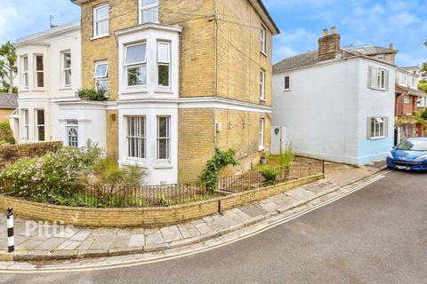 2 bedroom ground floor flat to rent, Buckingham Road Ryde PO33