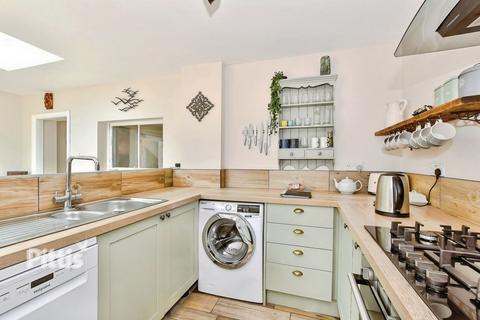 2 bedroom ground floor flat to rent, Buckingham Road Ryde PO33