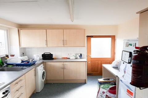 3 bedroom flat to rent, Helmsley Road, Newcastle upon Tyne NE2